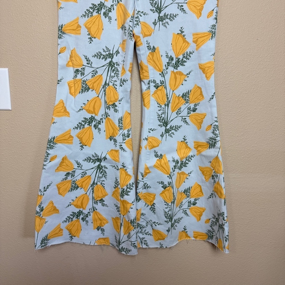Free People Venice Beach Printed Flare Jeans in Sky Combo Cali Poppies. Size 31 - Picture 7 of 13
